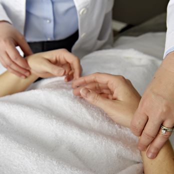Blue Tortoise Acupuncture - Pulse Check for Diagnosis - Acupuncture Near Me - Markham, Ontario Blue Tortoise Acupuncture - Pulse Check for Diagnosis - Acupuncture Near Me - Markham, Ontario