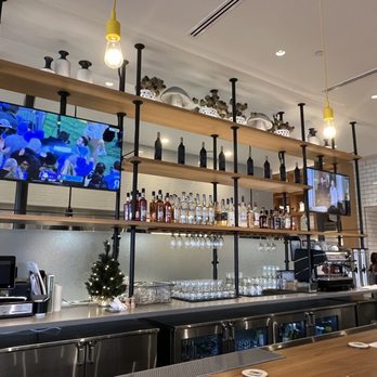 True Food Kitchen - Bar area - New American Near Me - Oakbrook, Illinois