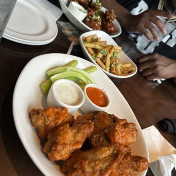 Yard House - Buffalo Crispy Traditional Wings - Buffalo - New American Near Me - Lombard, Illinois