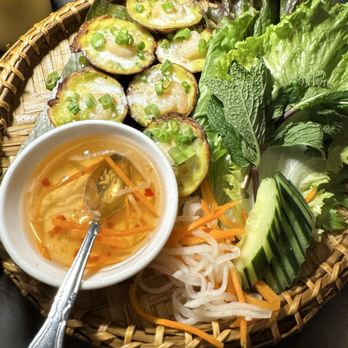 Hen Vietnamese Kitchen and Bar - Vietnamese Near Me - Tinton Falls, New Jersey