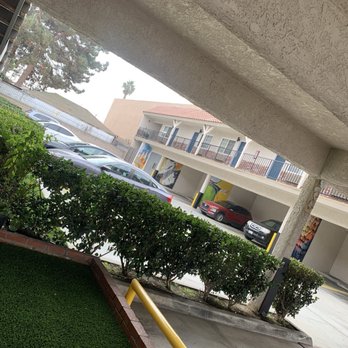 Crestridge Inn - Parking lot - Hotels Near Me - Inglewood, California