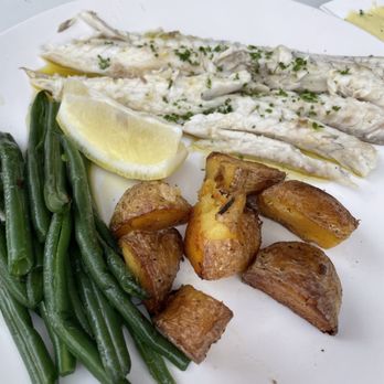 Dos Besos - Deboned sea bass with string beans and potatoes - Spanish Near Me - Pasadena, California Dos Besos - Deboned sea bass with string beans and potatoes - Spanish Near Me - Pasadena, California