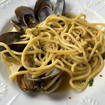 Gigi - Chitarra alla Vongole - Italian Near Me - Boston, Massachusetts Gigi - Chitarra alla Vongole - Italian Near Me - Boston, Massachusetts