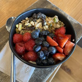 Mediterra Cafe - Yogurt bowl - Cafes Near Me - Pittsburgh, Pennsylvania