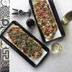 Signature size pizza with our traditional crust. Specially for date nights with our white wine sauvignon blanc.