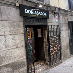 Asador Nuevo Porche - Street entrance.