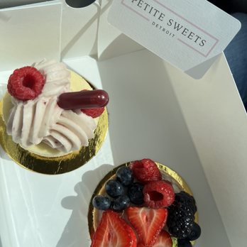 Petite Sweets Detroit - Custom Cakes Near Me - Detroit, Michigan Petite Sweets Detroit - Custom Cakes Near Me - Detroit, Michigan