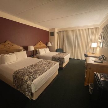 Bavarian Inn Lodge - Guest room with double queen beds - Hotels Near Me - Frankenmuth, Michigan