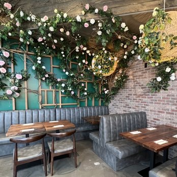 Ni Ramen - Their beautiful flower decoration - Ramen Near Me - Lynbrook, New York Ni Ramen - Their beautiful flower decoration - Ramen Near Me - Lynbrook, New York