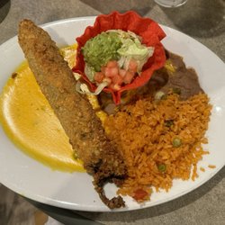Locos restaurant and Bar - Chile Relleno with rice and beans