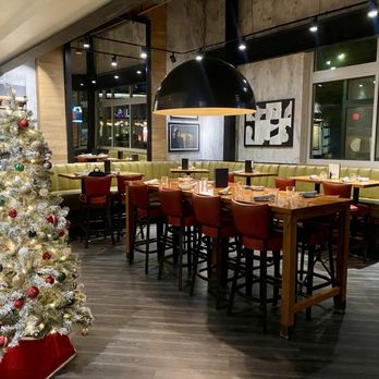 Burtons Grill & Bar - Ambiance - New American Near Me - Sterling, Virginia