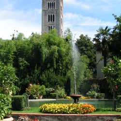 Palazzo Pfanner - Il campanile della basilica di San Frediano che si affaccia sul giardino di palazzo Pfanner