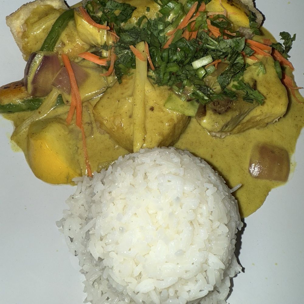 ZEN Kitchen & Bar - Thai Coconut Curry with Tofu - Bars Near Me - Rchy, Florida ZEN Kitchen & Bar - Thai Coconut Curry with Tofu - Bars Near Me - Rchy, Florida