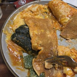 Now how is this cooked well done on both sides ??? Bc it's a pancake. The chile was never dipped. A lie! Now how is this cooked well done on both sides ??? Bc it's a pancake. The chile was never dipped. A lie!