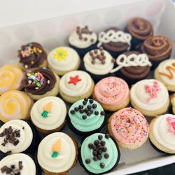 Dots Cupcakes - And more... yummies