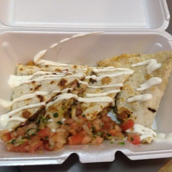 Calle Del Sabor - Chicken quesadillas - Food Trucks Near Me - Philadelphia, Pennsylvania