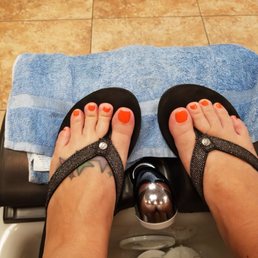 Hannah is my gal! I've been following here around since we met long ago. She's fantastic. You need a pedi from her!!!