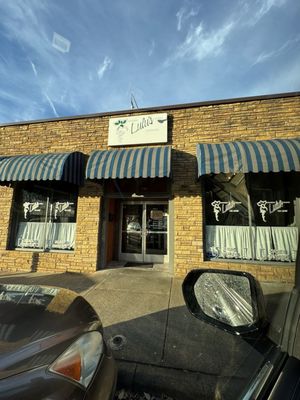 Lulu's On Main by null