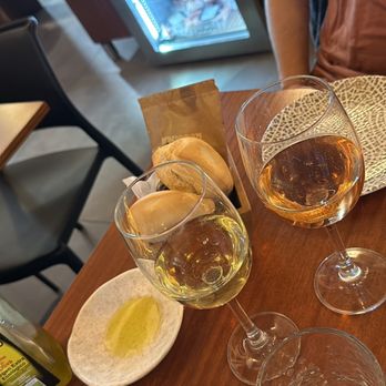 El Pasaje Tapas - Wine - Tapas Bars Near Me - Seville, SE