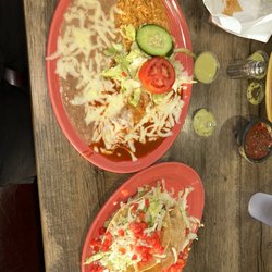 La Estrella Mexican Restaurant - Try the guacamole sauce. Has a just enough chile flavor. NO COMPLAINTS