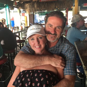 Whiteys Fish Camp - After a long day of cruising around with the top down we thought we'd finish off the day with a few cold ones at Whiteys - Seafood Near Me - Fleming Island, Florida