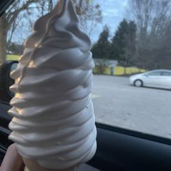 Dairy Dayz - Medium vanilla cone