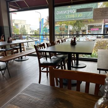 O2 Eatery - Nicely set up with big and small tables. - Breakfast & Brunch Near Me - Berkeley, California