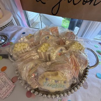 J Rae's Dallas - Bakeries Near Me - Dallas, Texas