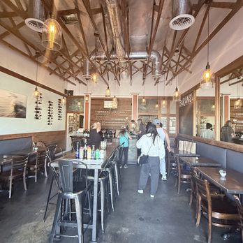 Baran's 2239 - Inside - New American Near Me - Hermosa Beach, California
