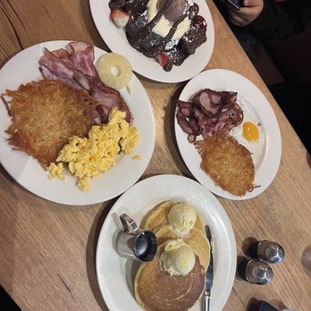 Pancakes On The Rocks - Darling Harbour - Devils Pancake, The Dawn, Egg, Bacon and Hash and Regular Stack Pancakes - Pizza Near Me - Sydney, NSW