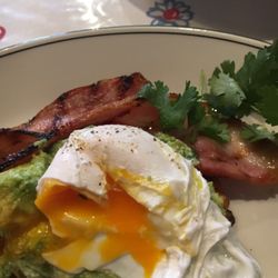 Alimentari Delicatessen & Cafe - Sweet corn fritters with bacon and eggs