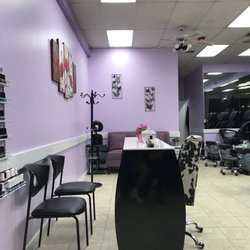 Green Nail Salon