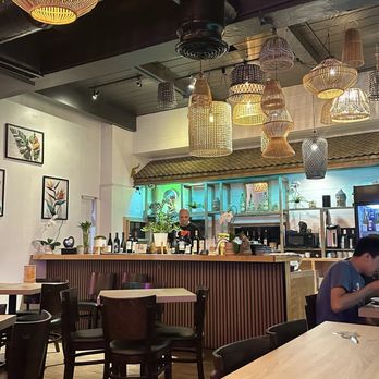Kan’s Thai Kitchen - Inside - Thai Near Me - Fort Lauderdale, Florida