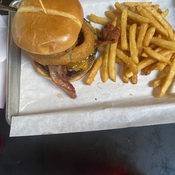 LINDY’S ON 4TH - Updated November 2025 - 578 Photos & 679 Reviews - 500 ...