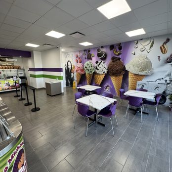 La Michoacana All Natural - Dining area - Desserts Near Me - Upland, California La Michoacana All Natural - Dining area - Desserts Near Me - Upland, California