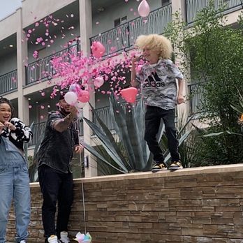 Sparkles and Ribbons - Balloon Services Near Me