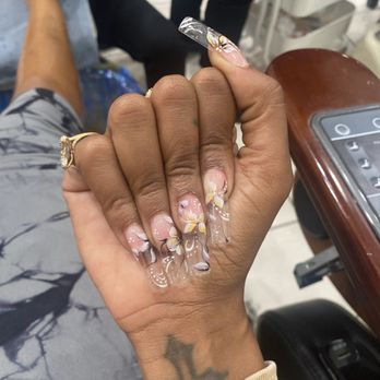 Beauty Lounge Spa - MY SUNNY   did my nails ohh how I love them  sunny really is the best when you come ask for SUNNY AND NATALIE - Nail Salons Near Me - Carson, California