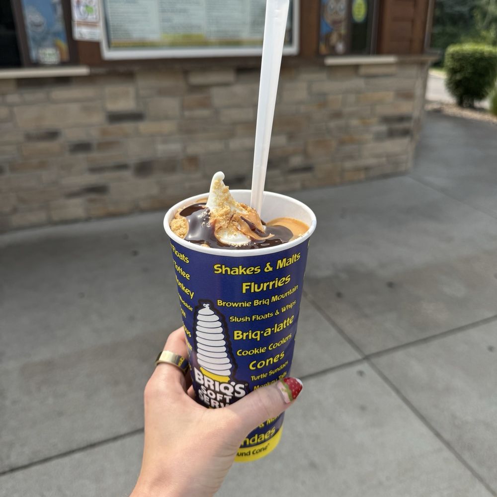 Briq's Soft Serve - Peanut butter pie crust sundae - size medium (!!) - Ice Cream & Frozen Yogurt Near Me - Wausau, Wisconsin Briq's Soft Serve - Peanut butter pie crust sundae - size medium (!!) - Ice Cream & Frozen Yogurt Near Me - Wausau, Wisconsin