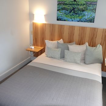 Ledges Hotel - VERY small bedroom. - Hotels Near Me - Hawley, Pennsylvania Ledges Hotel - VERY small bedroom. - Hotels Near Me - Hawley, Pennsylvania