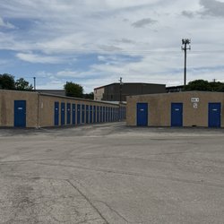 There are TONS of ground floor units on this enormous property that used to be a drive-in.