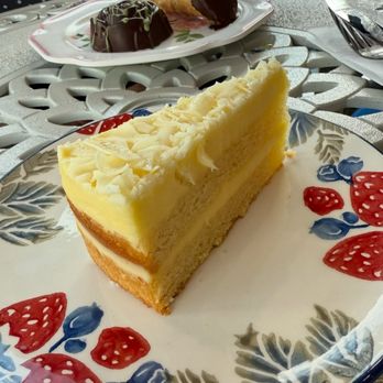 Dolce Italia by MEKK - Lemon cake - Bakeries Near Me - Phoenix, Arizona Dolce Italia by MEKK - Lemon cake - Bakeries Near Me - Phoenix, Arizona