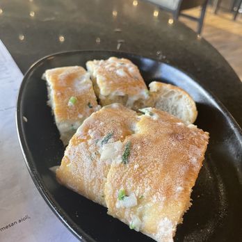 Skates On The Bay - Dinner Bread - Seafood Near Me - Berkeley, California