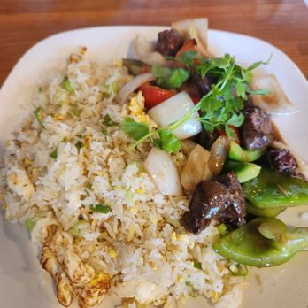 Pho Vy - Bo Luc Lac with fried rice substituting the white rice - Vietnamese Near Me - Kent, Washington Pho Vy - Bo Luc Lac with fried rice substituting the white rice - Vietnamese Near Me - Kent, Washington