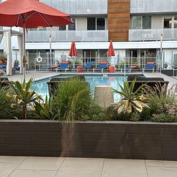 The Q Variel - The pool area on 3rd flooor - Apartments Near Me - Woodland Hills, California