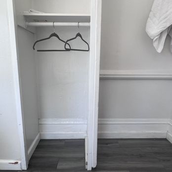 Hermosa Hotel - Tiny dirty 'closet". - Hotels Near Me - Avalon, California