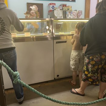 Scoopers - Mask around the chin, no worries... - Ice Cream & Frozen Yogurt Near Me - Long Beach, Washington Scoopers - Mask around the chin, no worries... - Ice Cream & Frozen Yogurt Near Me - Long Beach, Washington