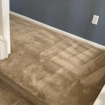 Clark County Carpet Cleaning - There was an almost black rainbow from turning the corner here. Looks practically new! - Carpet Cleaning Near Me Clark County Carpet Cleaning - There was an almost black rainbow from turning the corner here. Looks practically new! - Carpet Cleaning Near Me