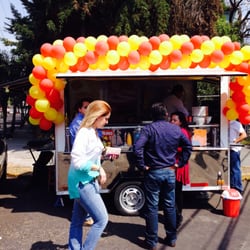 Luigui Rockets - Acá ofrecen hamburguesas, hot dogs, papas y banderillas.