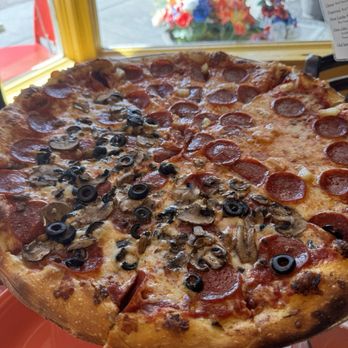Bill's Pizza - Pep/pineapple Mushroom/olive/pep. - Pizza Near Me - Prescott, Arizona Bill's Pizza - Pep/pineapple Mushroom/olive/pep. - Pizza Near Me - Prescott, Arizona