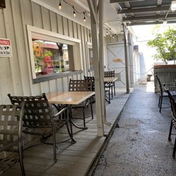 Hickory House Bar-B-Que - The patio area that dogs can dine with their family